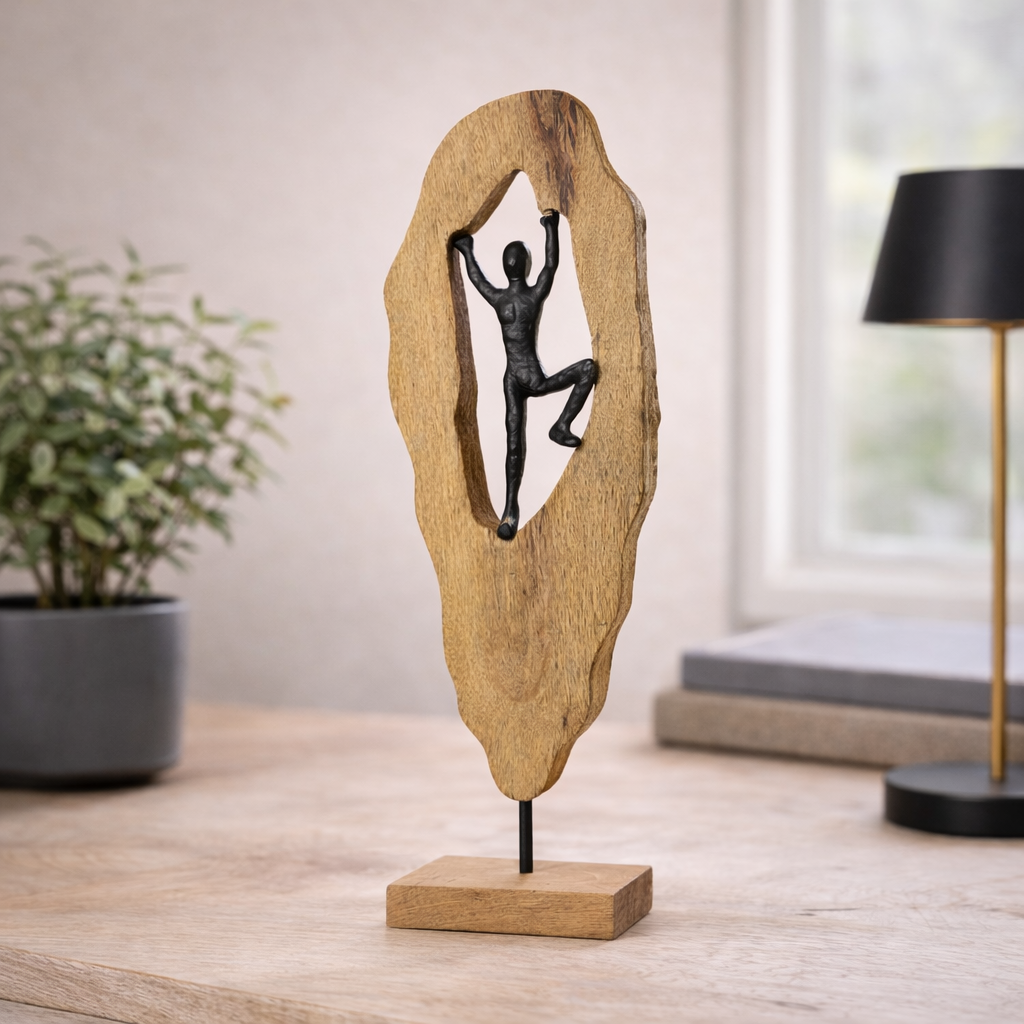 ESCULTURA "EL ASCENSO" Casa de Pueblo